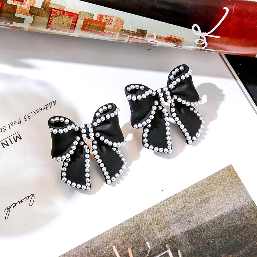 Black Bows w/Mini Pearl Perimeter Stud Earrings - Picture 2 of 7